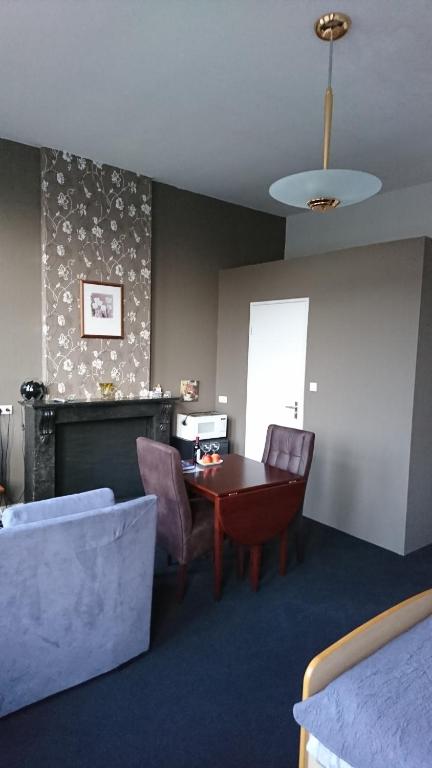 Op de Burg room 1