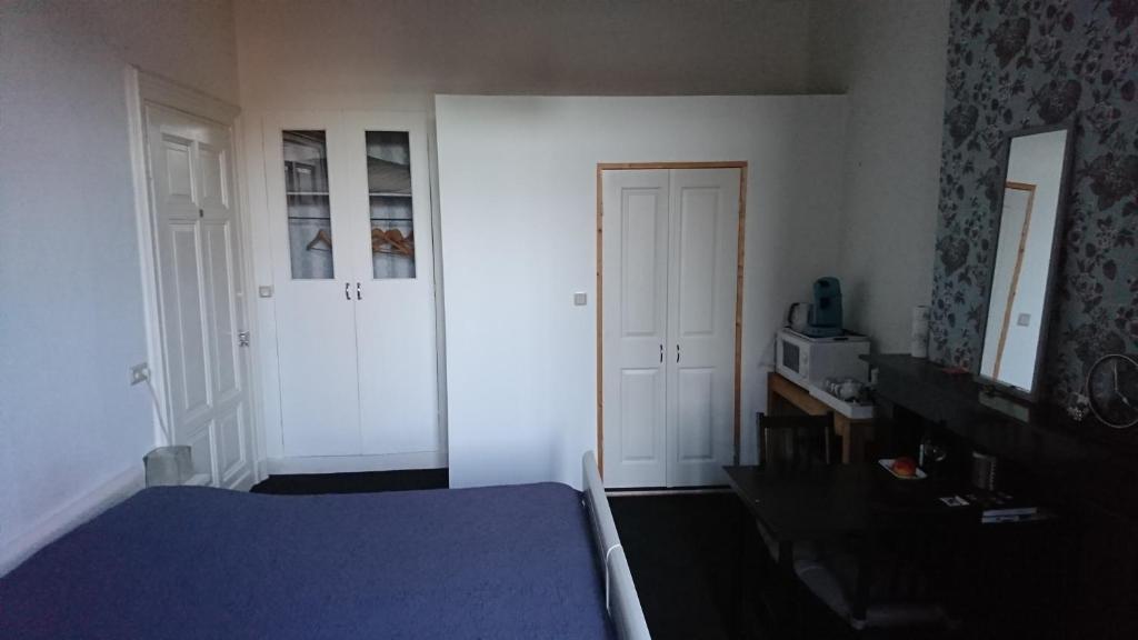 Op de Burg room 2