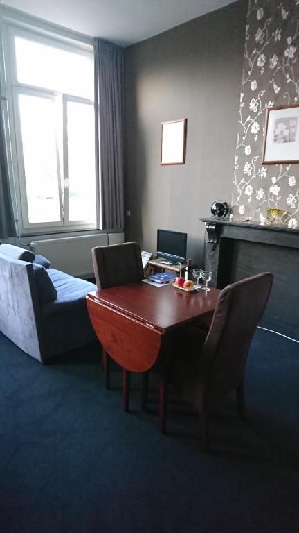 Op de Burg room 3