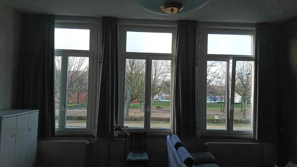 Op de Burg room 5